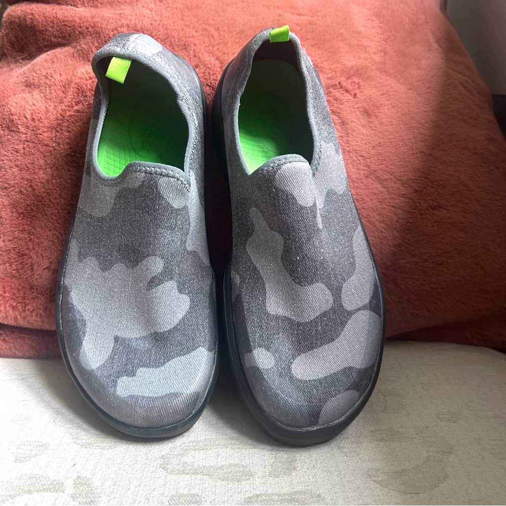 OOFOS OOmg EeZee LTD Gray Camouflage Slip-On Shoes size 7 EU38 - Picture 8 of 9